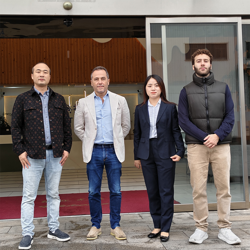 Impulsando la innovación en centros de datos: una empresa de ingeniería mecánica, eléctrica y eléctrica de Oriente Medio visita Coolnet para obtener información sobre refrigeración líquida.